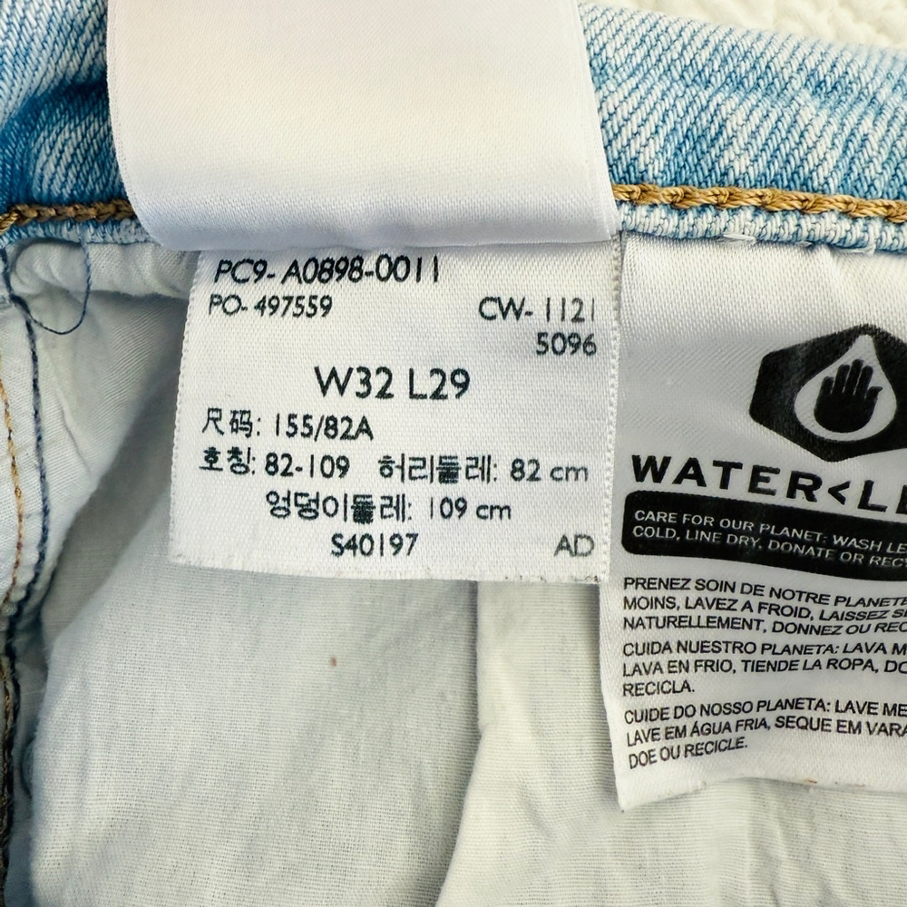 Levi's 70s High Slim Straight Jeans Premium Women's Size 32 Light Blue Denim - Picture 12 of 15